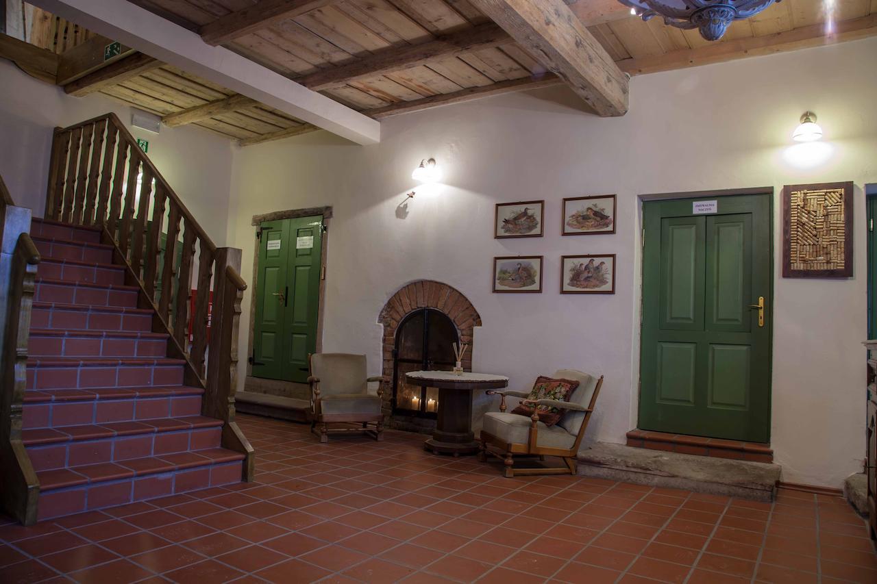 Karczma Belty Bed & Breakfast Glinno Ngoại thất bức ảnh
