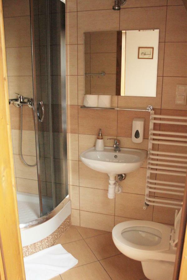 Karczma Belty Bed & Breakfast Glinno Ngoại thất bức ảnh